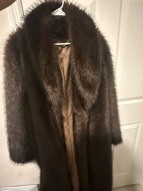 Luxurious Brown Women's Fur Coat - Classic Long Style